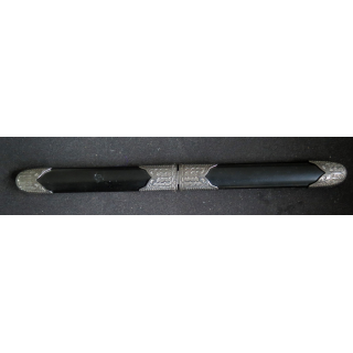 Double poignards en métal et bakélite noire longueur 33 cm 