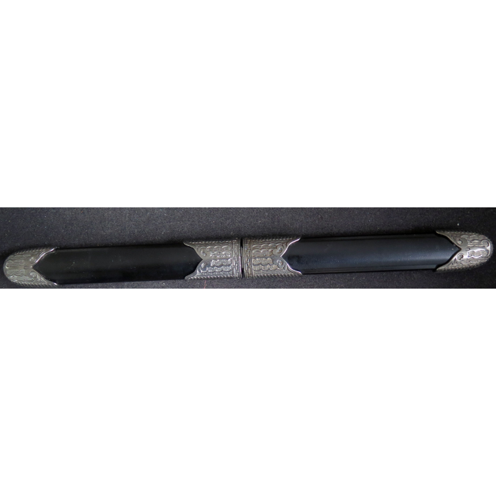 Double poignards en métal et bakélite noire longueur 33 cm 