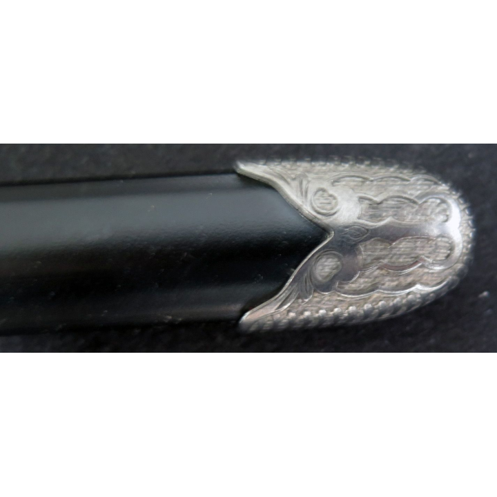 Double poignards en métal et bakélite noire longueur 33 cm 