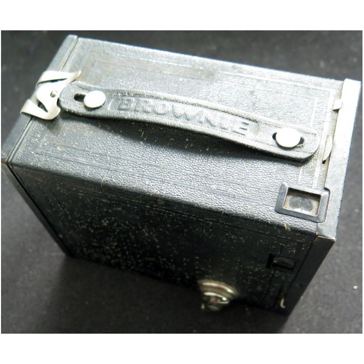 Appareil photo Brownie n° 2 made in USABY Eastman Kodak Rochester N.Y 