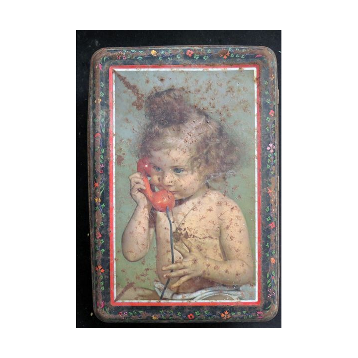 Vieille boite métallique piquée par des pointes de rouille 26 x 18 x 10