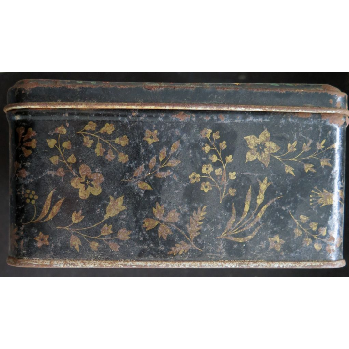 Vieille boite métallique piquée par des pointes de rouille 26 x 18 x 10