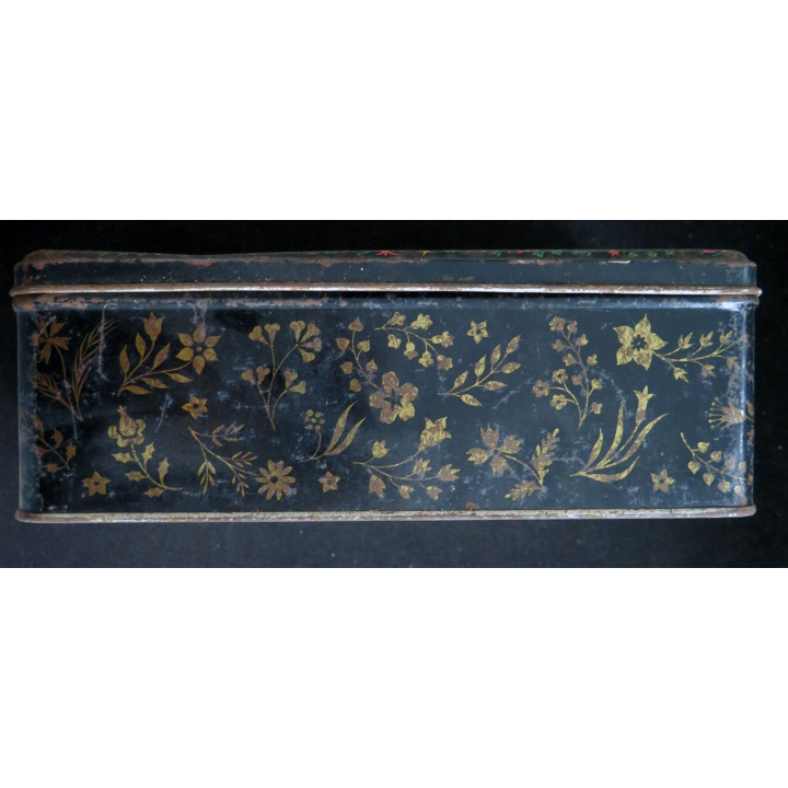 Vieille boite métallique piquée par des pointes de rouille 26 x 18 x 10