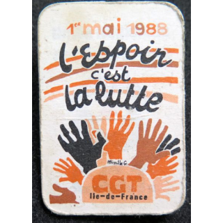 Insigne plastique du 1° mai 1988 L'espoir c'est la lutte CGT Ile de France
