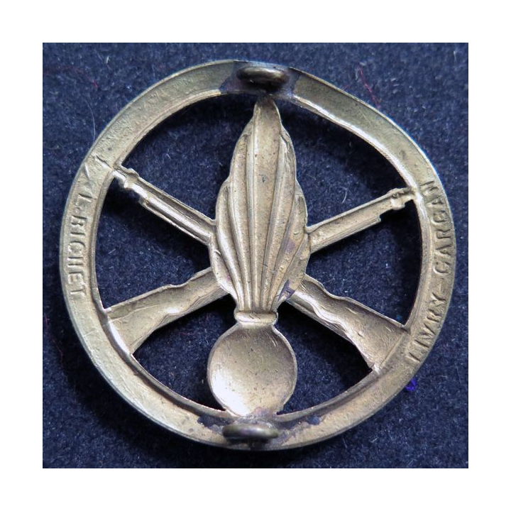 INFANTERIE : Insigne de béret de l'infanterie de fabrication L. Bichet 4,4 cm