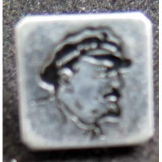 URSS : insigne alu de Lénine 1,4 cm de côté