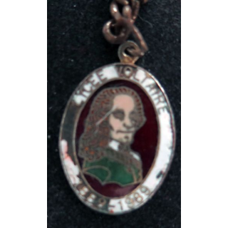 Porte clefs sans boucle du lycée Voltaire 1889 - 1989 (éclats d'émail)