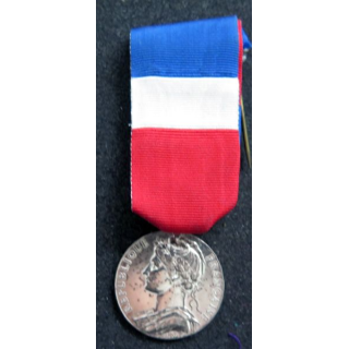 FRANCE : Médaille du travail du ministère du travail attribué à Mme Daniel G. 1991