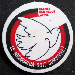 Badge plastique Le Nicaragua doit survivre France Amérique Latine