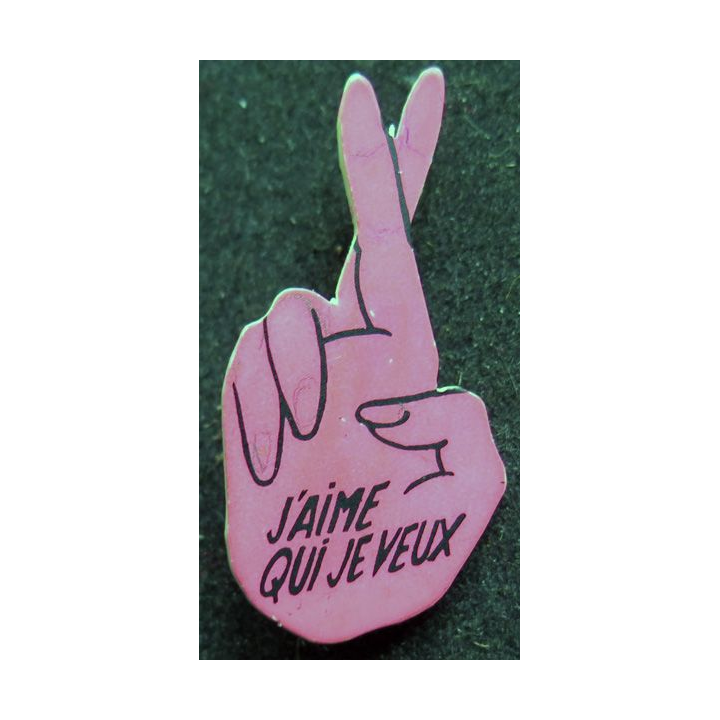 Badge plastique J'Aime qui je veux hauteur 4,6 cm