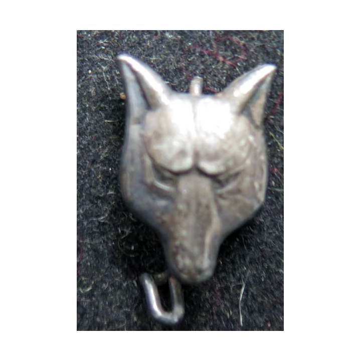 insigne scout  de louveteau en métal hauteur 1,5 cm (épingle coupée)