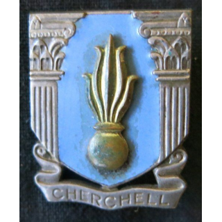 EMIC : insigne de l'école militaire de Cherchell en émail de fabrication Arthus Bertrand Paris H. 242 avec cuir