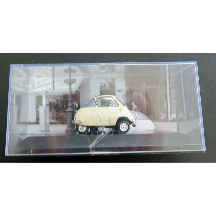 Voiture de collection : Velam Isetta 250 1957 dans on coffret plastique