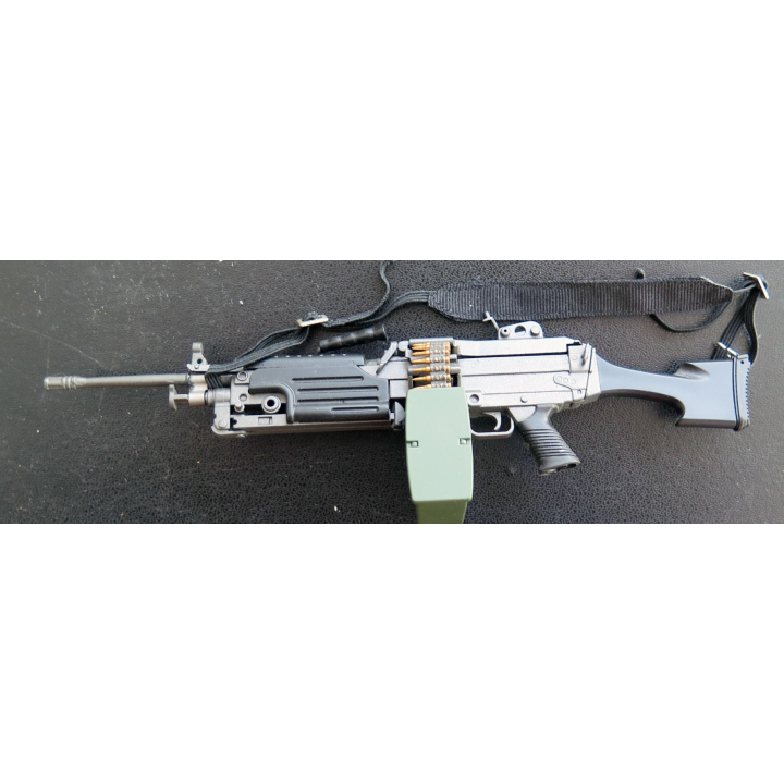 Machine gun M 60 US avec chargeur sol 1/6° 