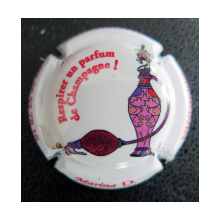Capsule Muselet de bouteille de champagne MARINA D. n° 44d fond blanc