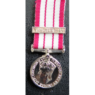 GRANDE BRETAGNE : médaille miniature Naval General service medal 1915 avec l'agrafe Yangtze 1949