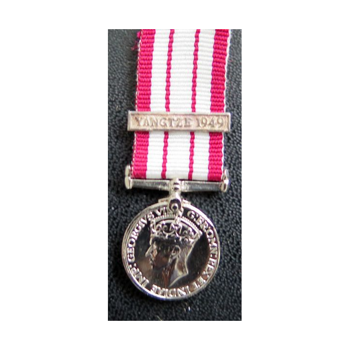 GRANDE BRETAGNE : médaille miniature Naval General service medal 1915 avec l'agrafe Yangtze 1949