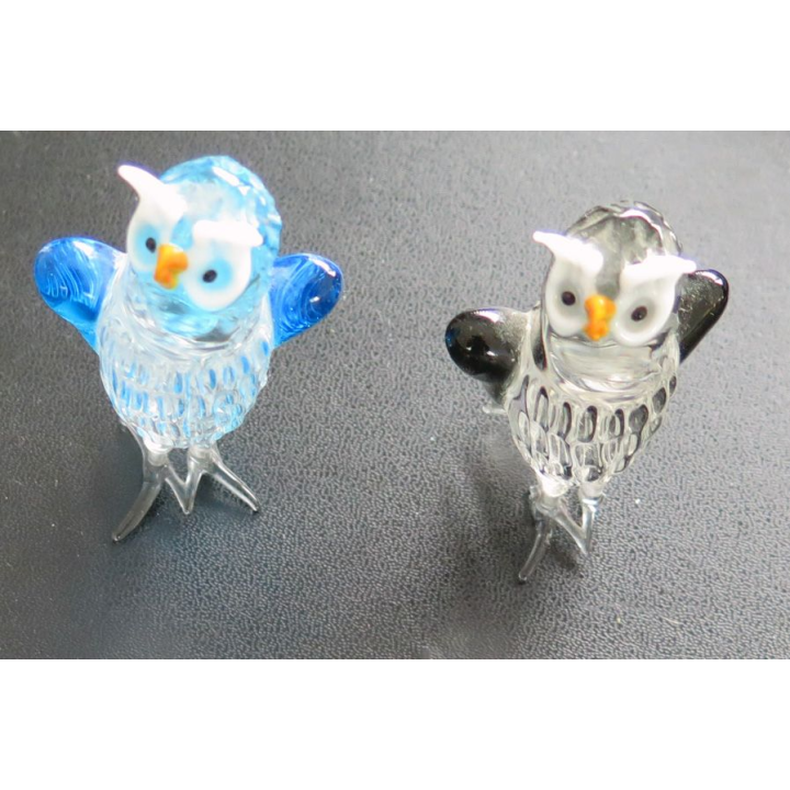 2 chouettes en verre coloré hauteur 7 cm environ