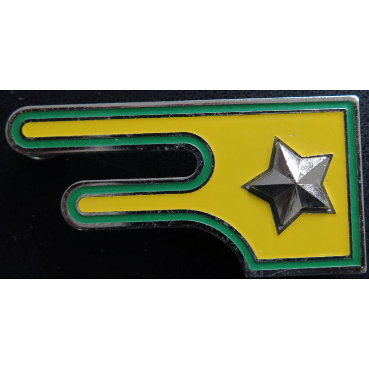 insigne métallique de col italien