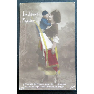 Carte postale La Jeune France Un baiser de France plein de douceur 1915