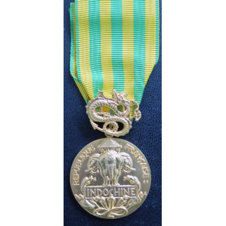 France : médaille commémorative d'Indochine en métal doré mat