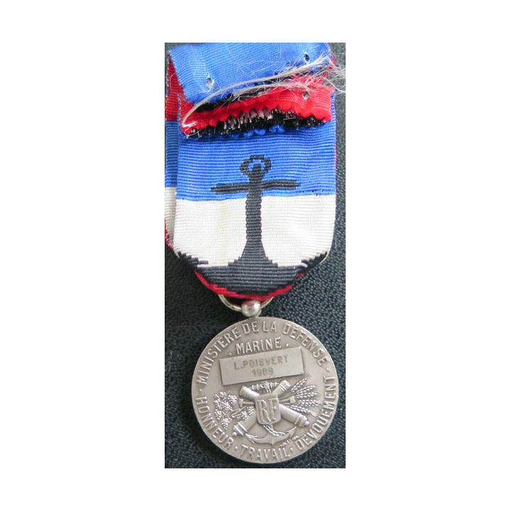 FRANCE : médaille du travail du ministère de la Défense Marine attribuée à L. Poisvert 1989 argentée