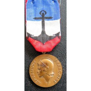 FRANCE : médaille du travail du ministère de la Défense Marine attribuée à L. Poisvert 1984 Bronze