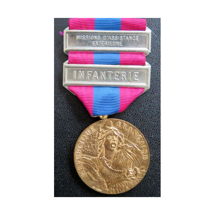 FRANCE : médaille de bronze de la défense nationale avec barrettes Infanterie et missions d'assistance extérieure