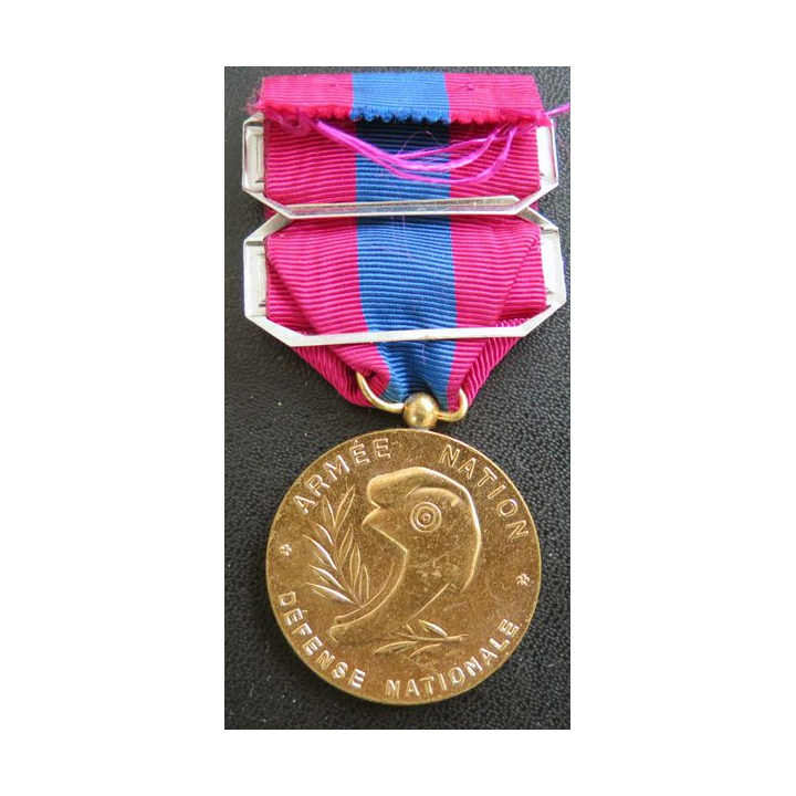 FRANCE : médaille de bronze de la défense nationale avec barrettes Infanterie et missions d'assistance extérieure