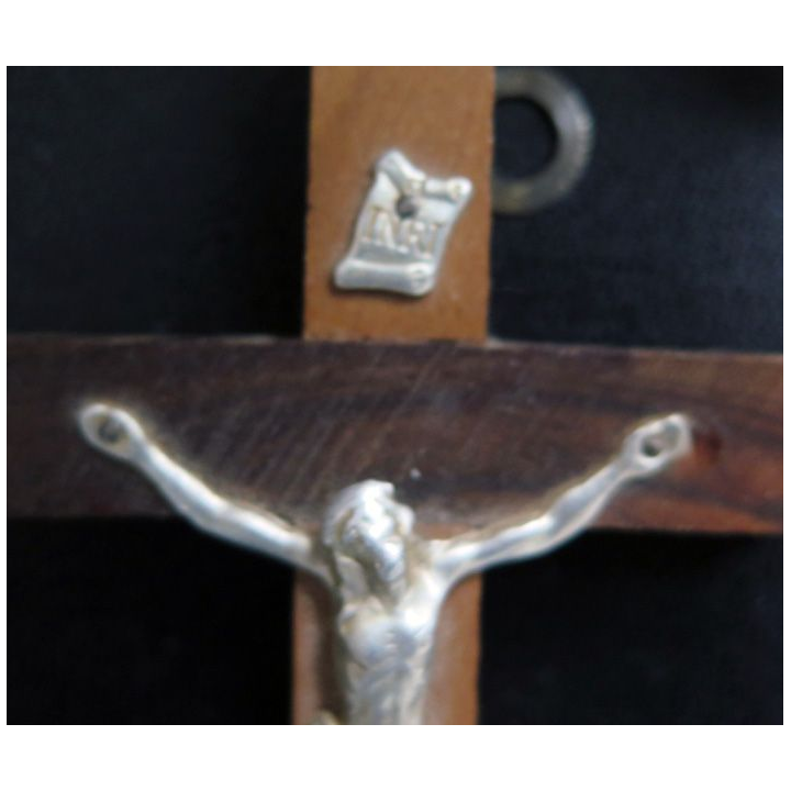 Petit Crucifix en bois 10,5 cm de hauteur