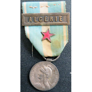 FRANCE : médaille d'outre mer agrafe " ALGERIE " en argent avec étoile des blessés