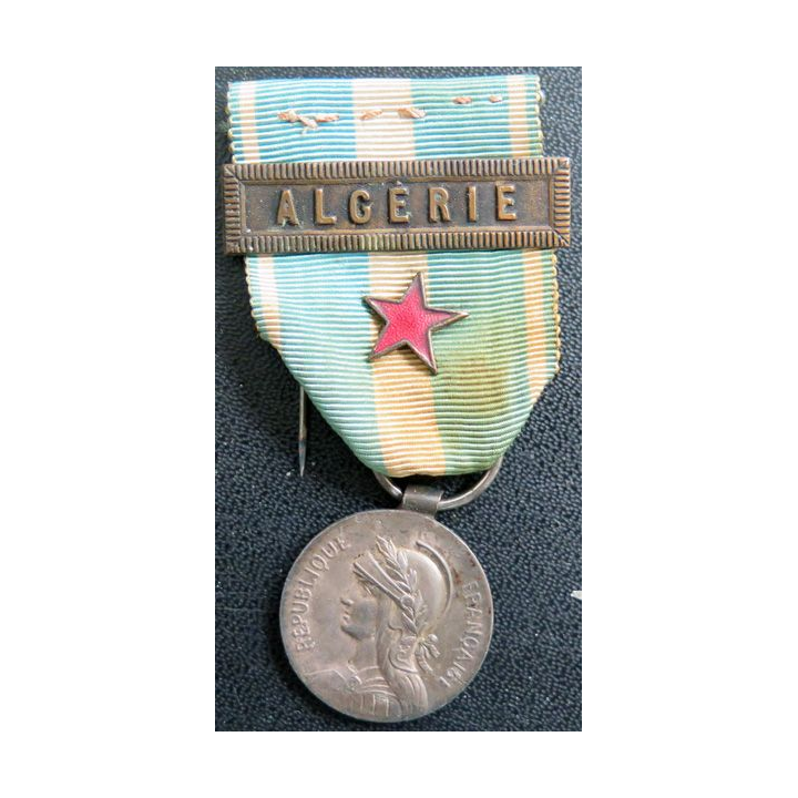 FRANCE : médaille d'outre mer agrafe " ALGERIE " en argent avec étoile des blessés