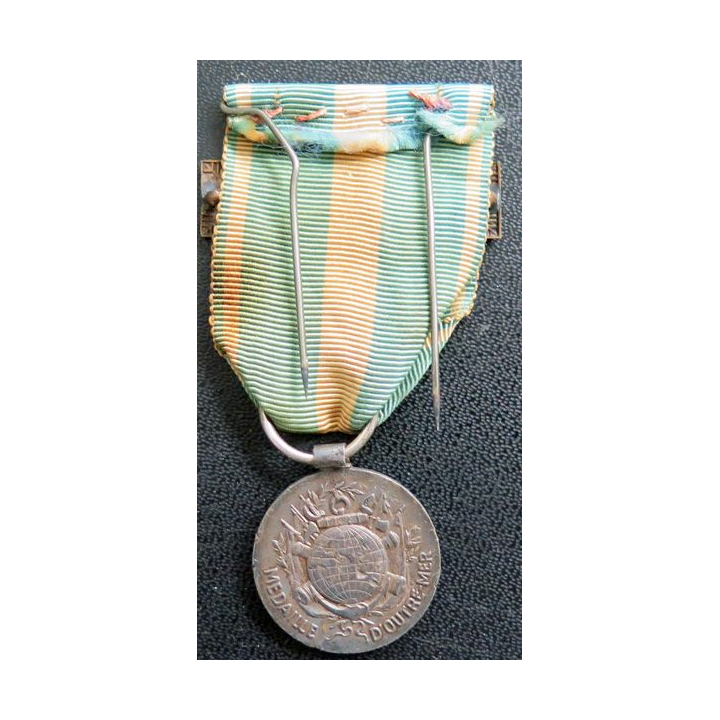 FRANCE : médaille d'outre mer agrafe " ALGERIE " en argent avec étoile des blessés