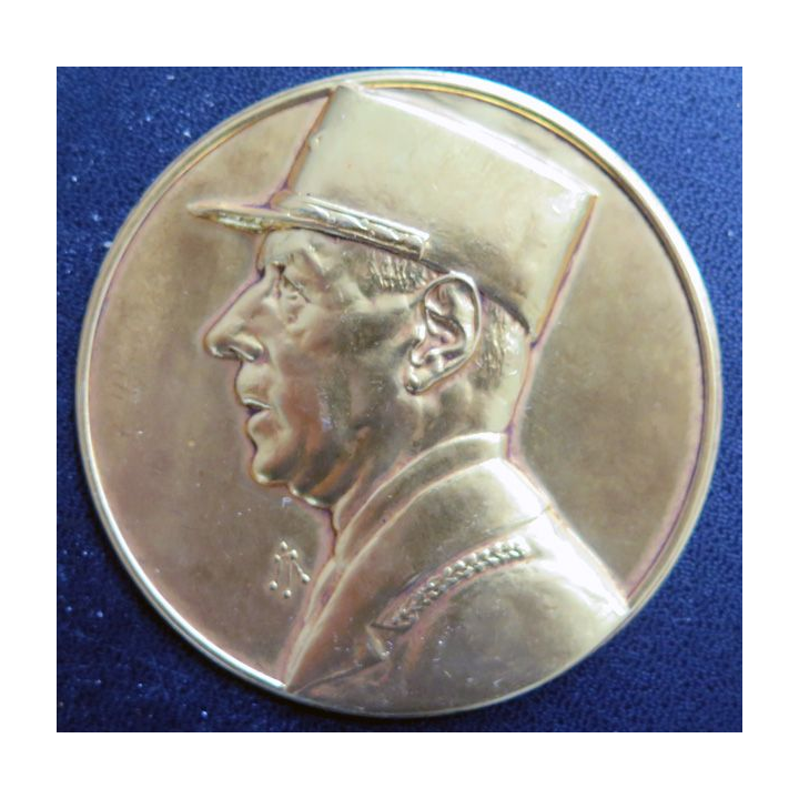 Plaque emboutie dorée du Général de Gaulle 7 cm de diamètre