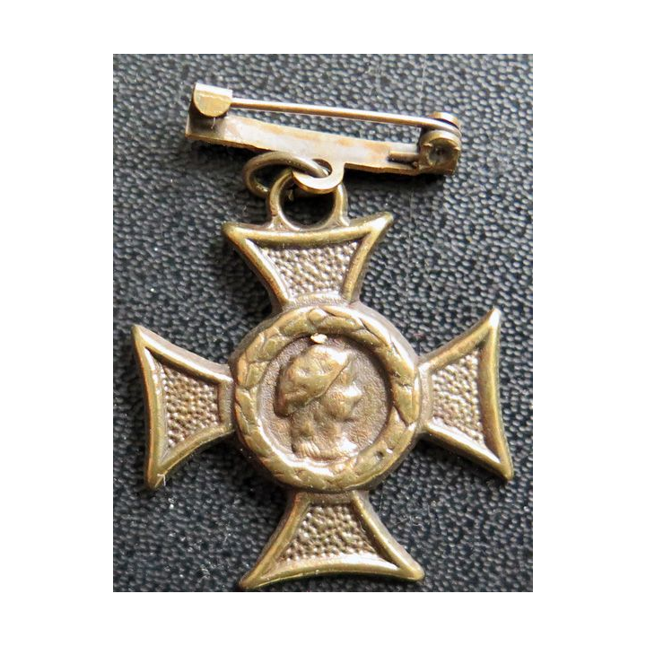 FRANCE : médaille de classe de bon élève ?