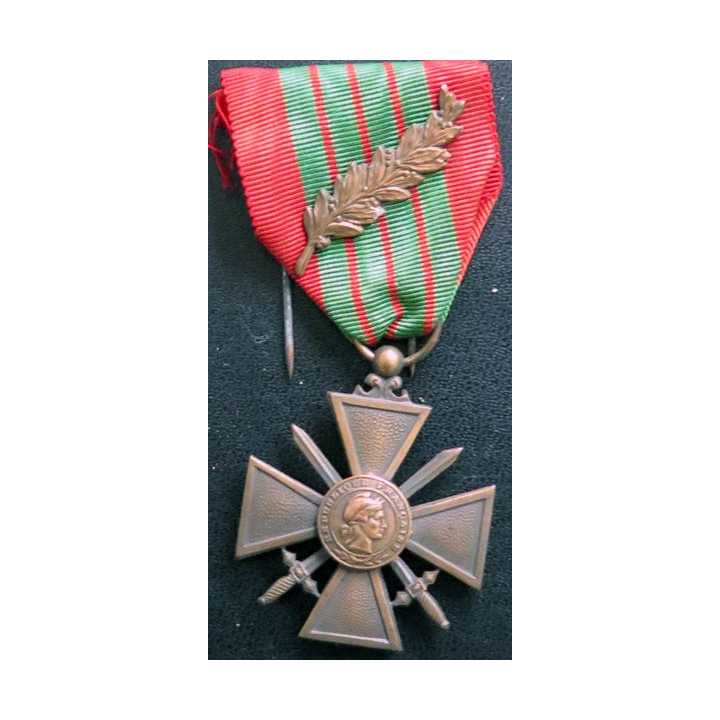 FRANCE : Croix de guerre 1939-1940 avec un ruban non conforme