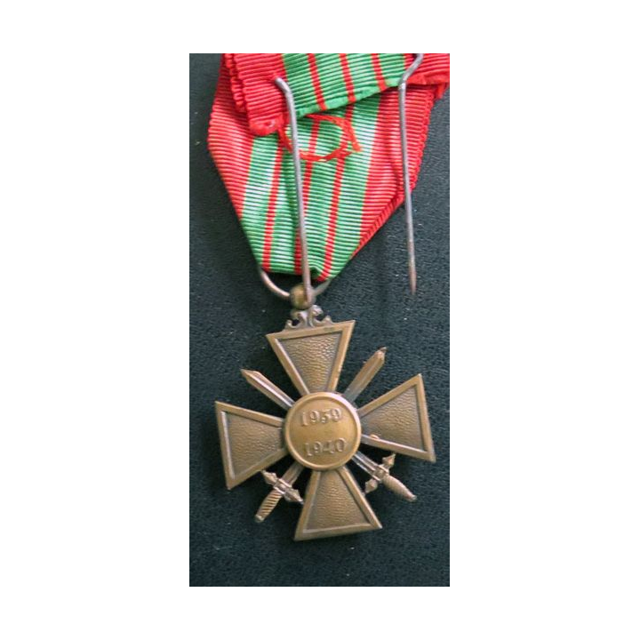 FRANCE : Croix de guerre 1939-1940 avec un ruban non conforme