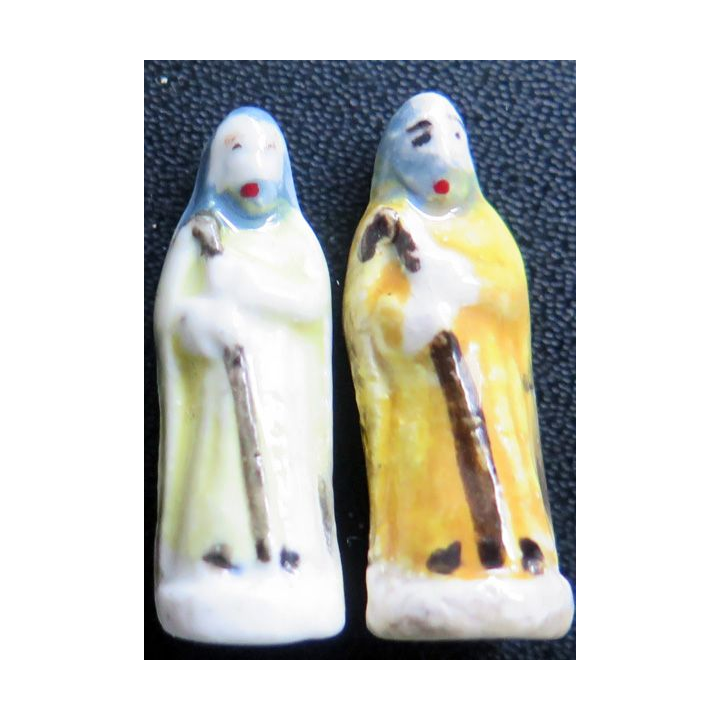 Deux fèves personnages de crèche
