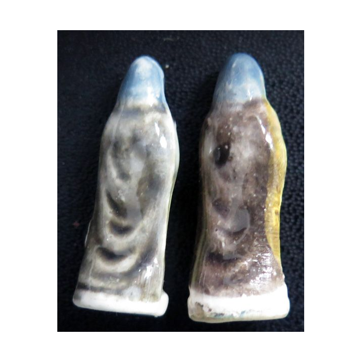 Deux fèves personnages de crèche