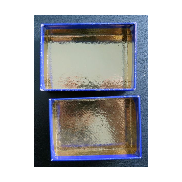 Boite année 2000 en carton épais 9 x 6 x 3,7 cm