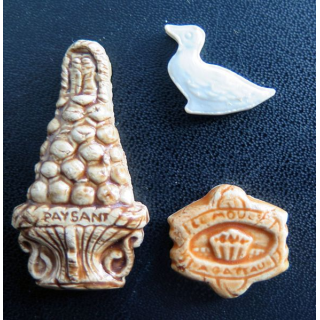 Lot de 3 Fèves diverses e en céramique 