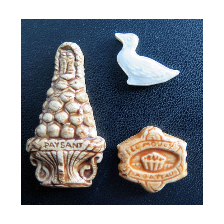 Lot de 3 Fèves diverses e en céramique 