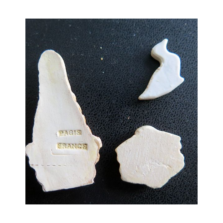 Lot de 3 Fèves diverses e en céramique 