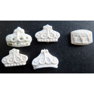 Lot de 5 Fèves type couronne et tambour en céramique
