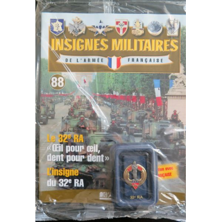 32° RA : insigne métallique du 32° régiment d'artillerie réalisé par Arthus Bertrand pour les Editions Atlas