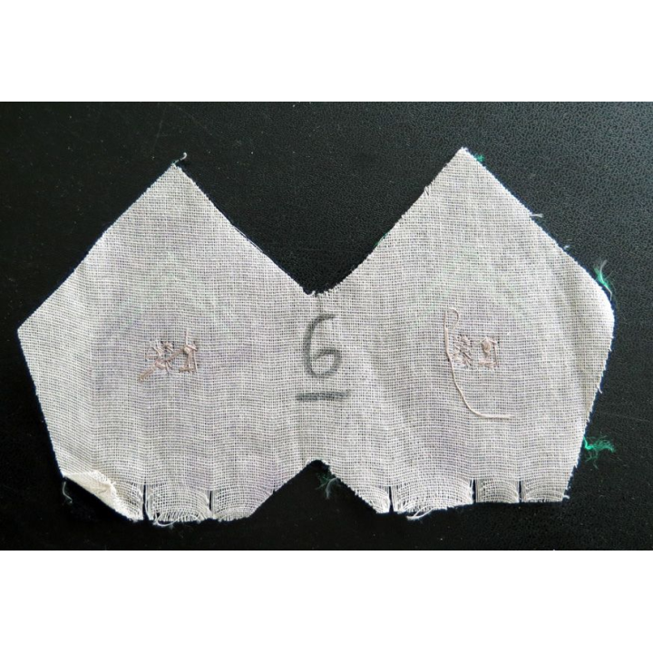 Paire de soutache ( insigne de col ) du 18° Régiment de chasseurs à Cheval en cannetille