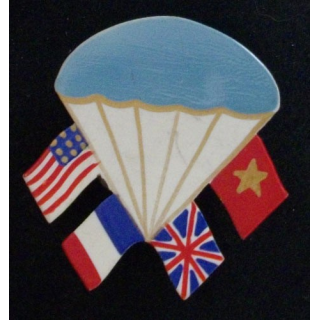 INSIGNE PARA :  AMICALE PARA INTERALLIÉE APRES GUERRE (BLEUE)