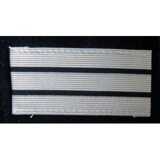 Galon de capitaine de gendarmerie sur fond bleu noir neuf