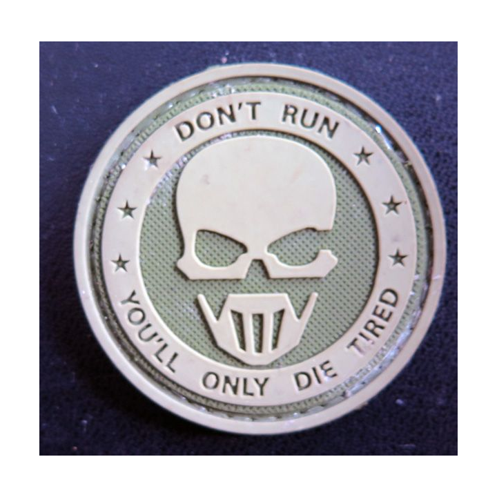 Insigne PVC Don't run You'll only die tired diamètre 4,8 cm