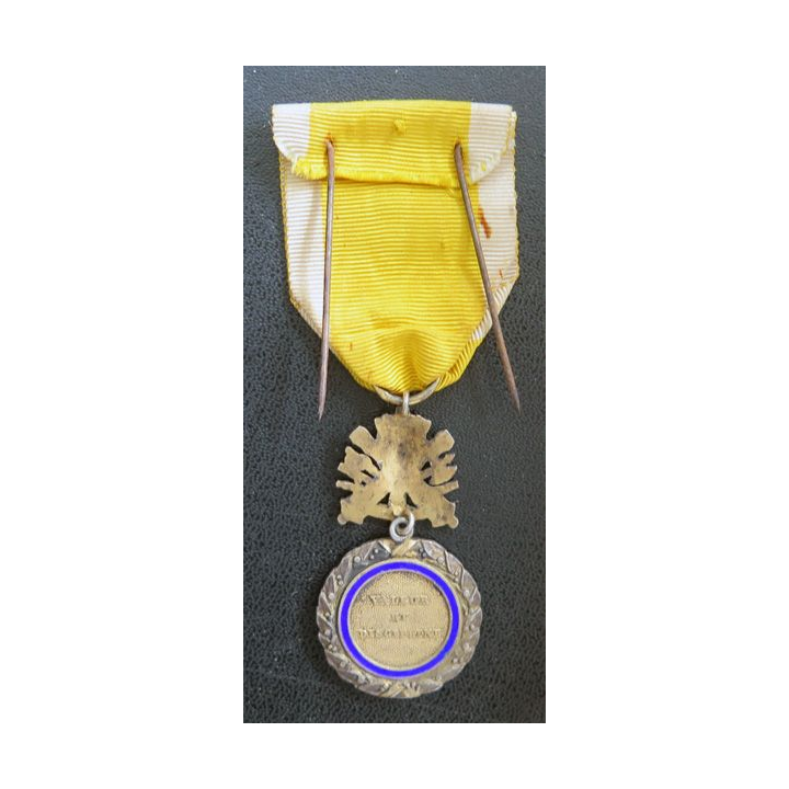 FRANCE : médaille militaire 3° république en argent avec défaut d'émail au revers